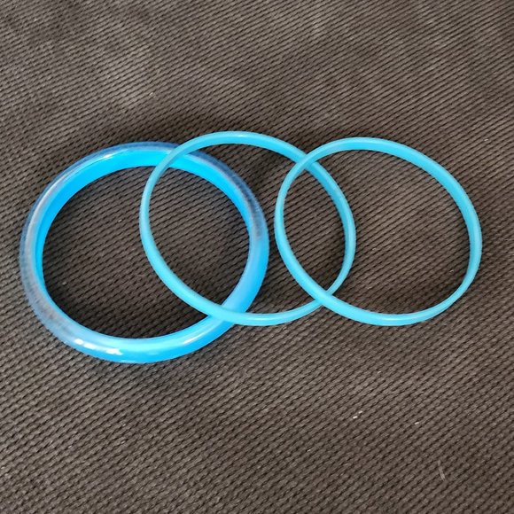 Claire's Set Of Three Blue Bangle Bracelets - Picture 3 of 7